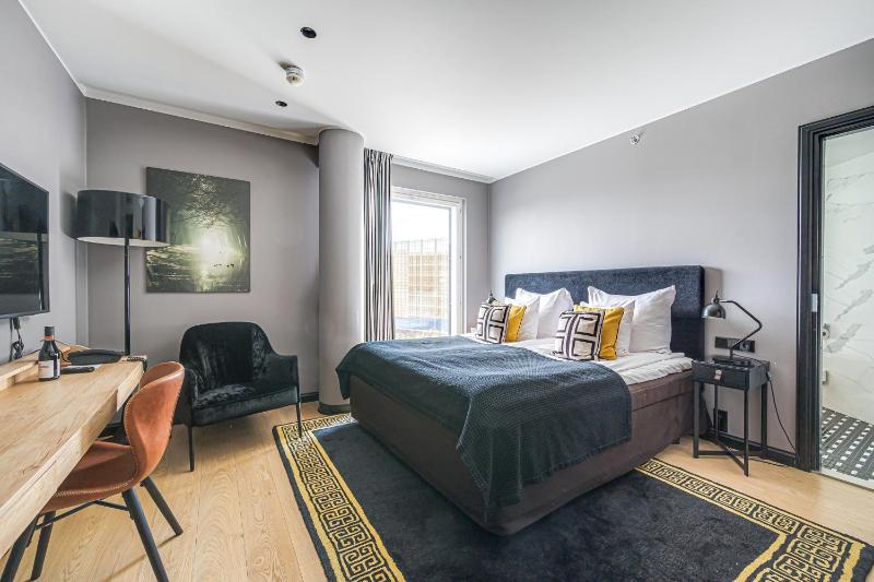 Deluxe Double Room image 2