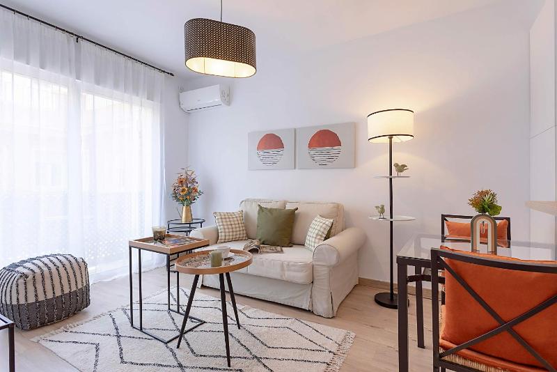 One-Bedroom Deluxe Apartment image 3