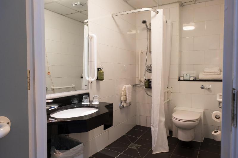 Standard Room with Two Single Beds - Accessible image 1