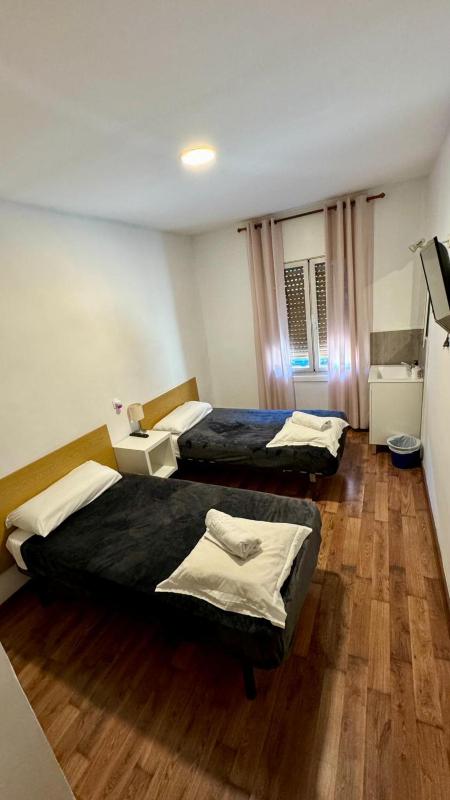 Twin Room with Shared Bathroom image 3