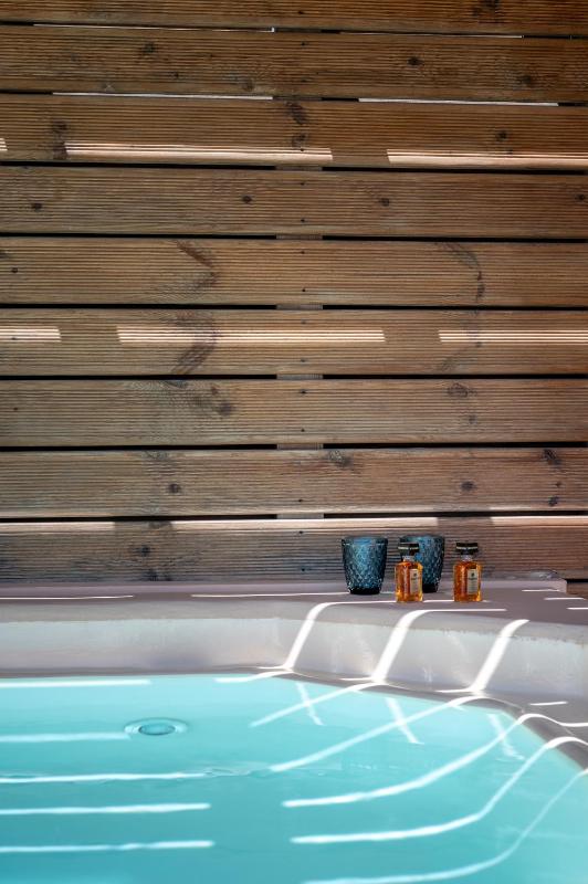 Three-Bedroom Villa with 2 Outdoor Hot Tubs & Caldera View image 4