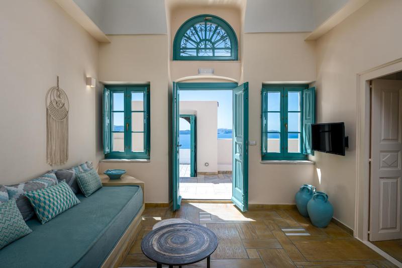 One-Bedroom Villa with Outdoor Hot Tub image 4