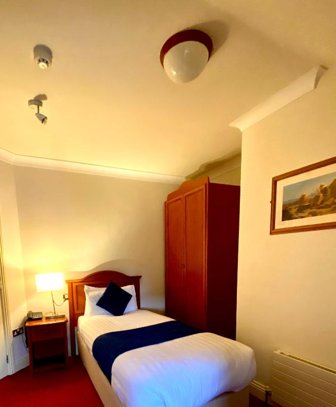 Single Room with Private Bathroom image 1