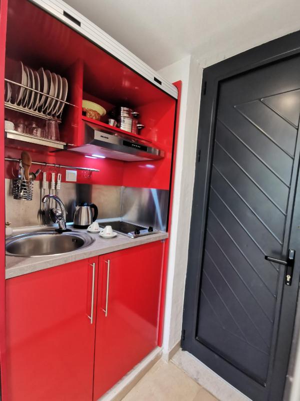 Studio Apartment image 3