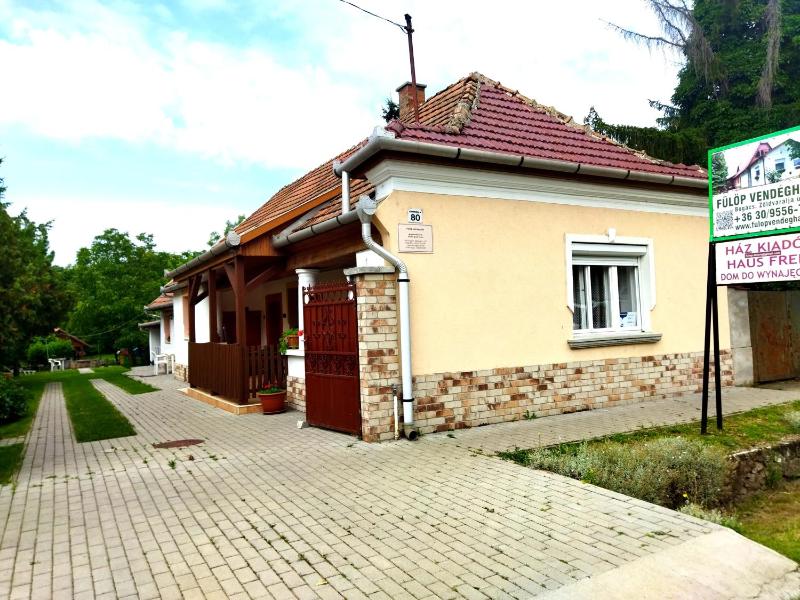 Apartment (5 Adults) - Alkotmány utca image 1