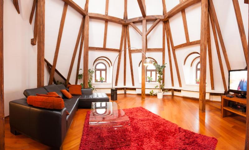 Four-Bedroom Apartment with Terrace image 2