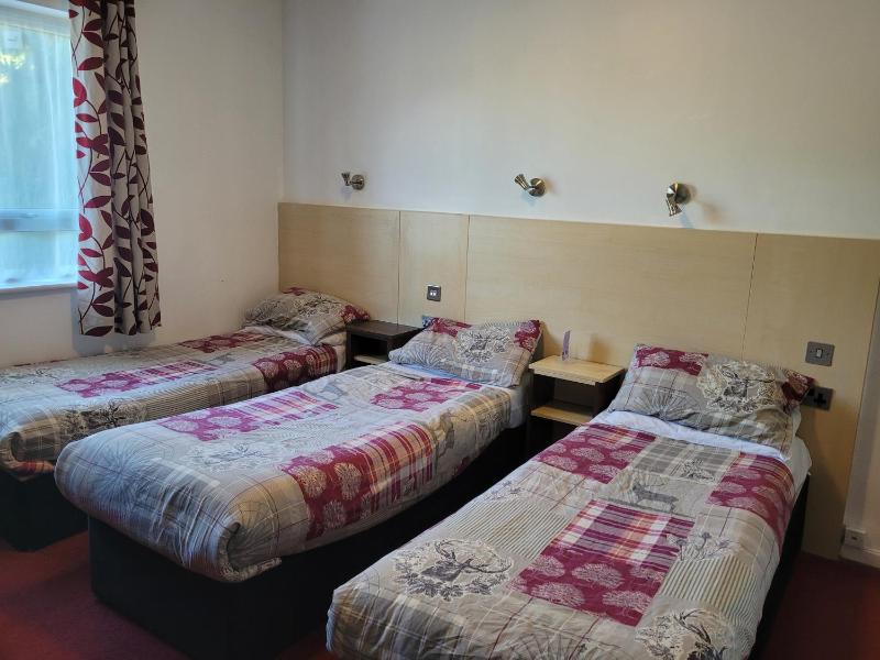 Superior Triple En-suite Room image 3