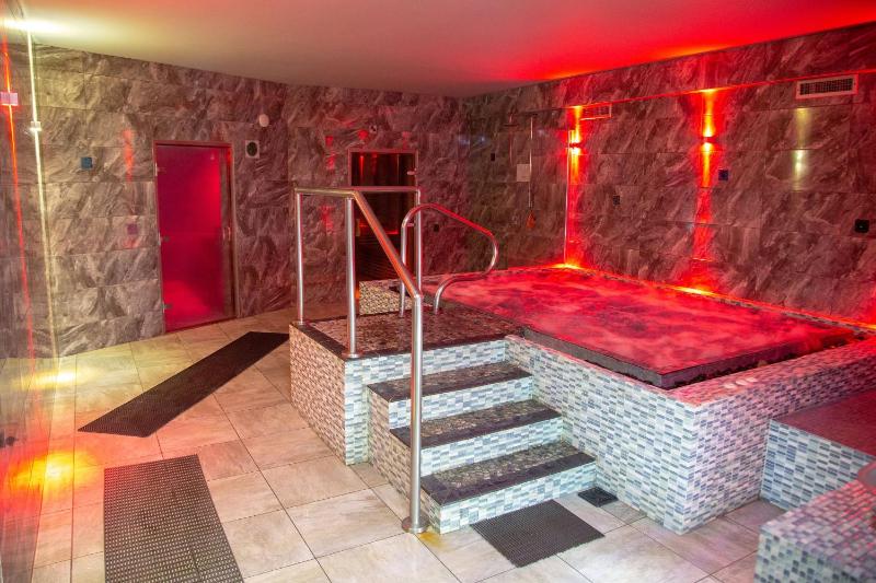 Hollytree Lodge - image 39