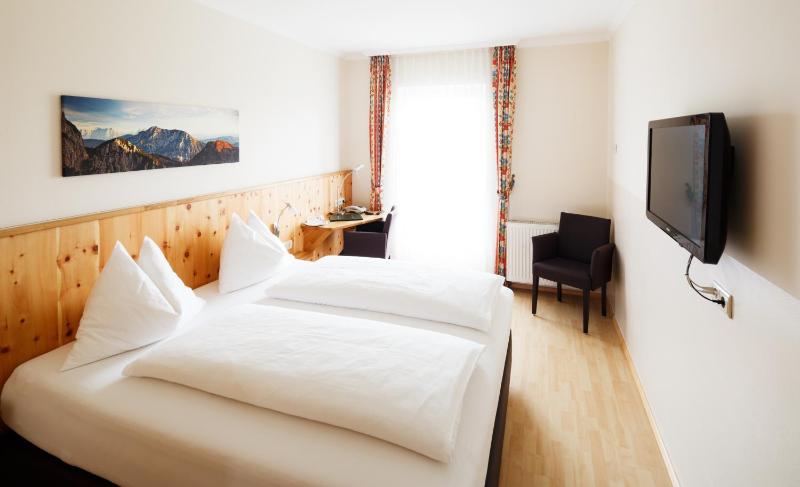 Double Room image 3