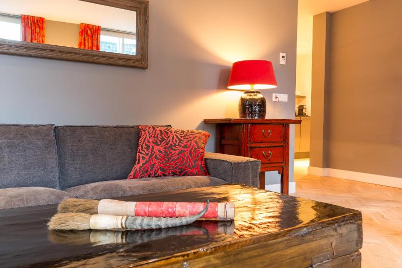 Deluxe One-Bedroom Suite image 2
