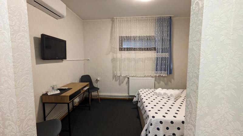 Budget Twin Room image 3
