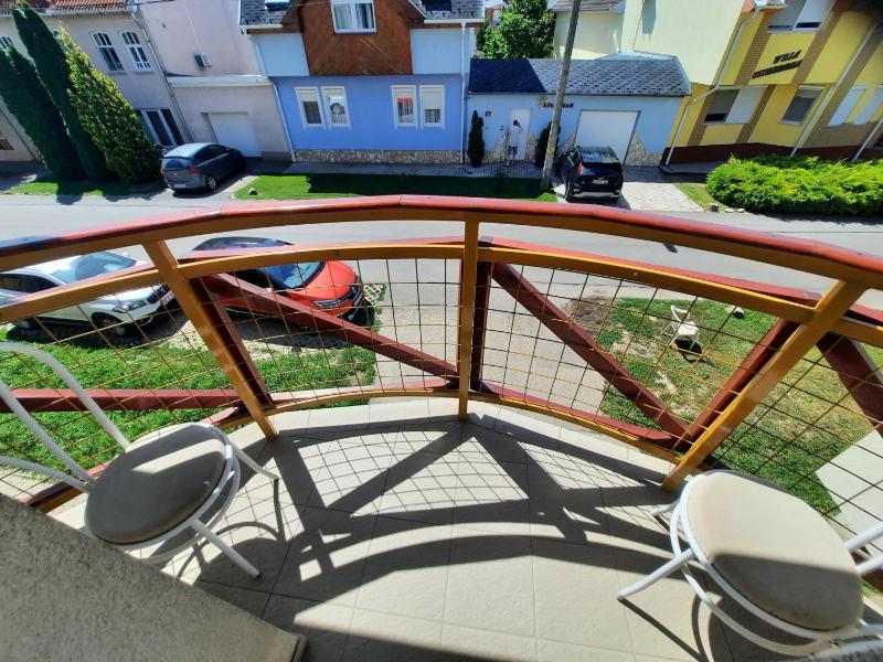 Zöld Béka Apartmanok Kölcsey III - image 18