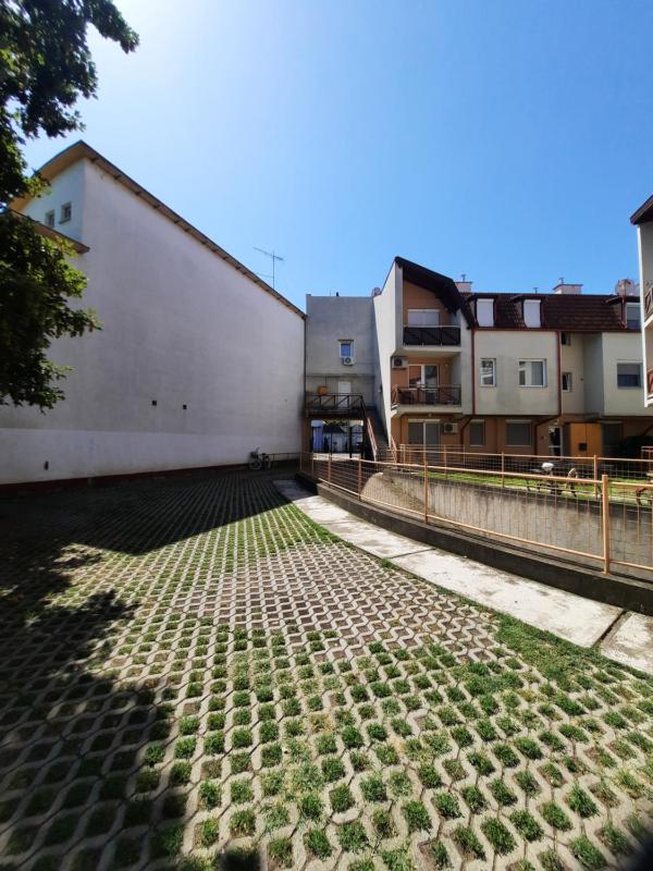 Zöld Béka Apartmanok Kölcsey III - image 13