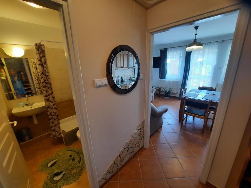 Zöld Béka Apartmanok Kölcsey III - image 4