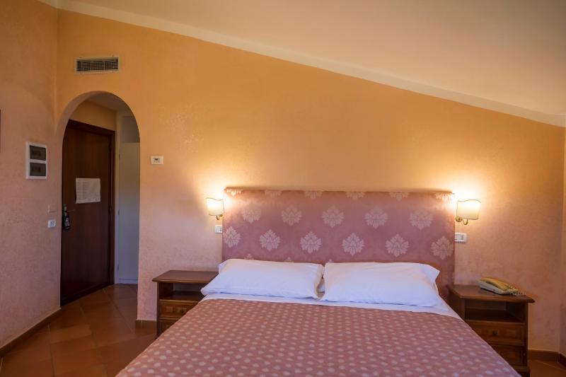 Double or Twin Room image 4