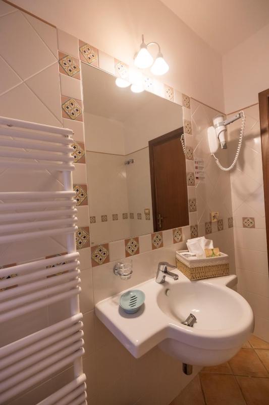 Double or Twin Room image 2