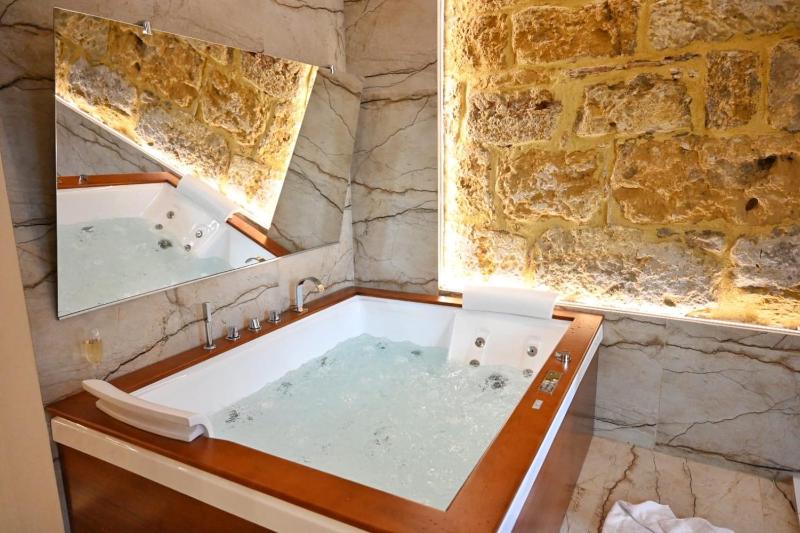 Raquel suite and SPA - image 28