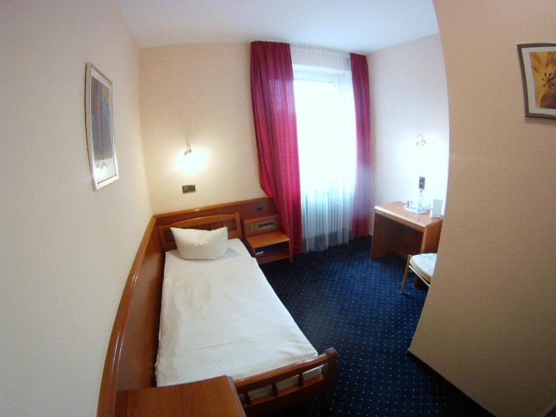Single Room image 2