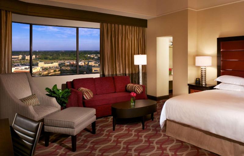 One-Bedroom King Suite image 3