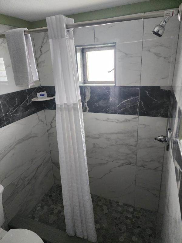 King Room - Non-Smoking image 3