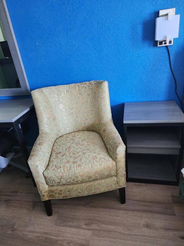 King Room - Non-Smoking image 2