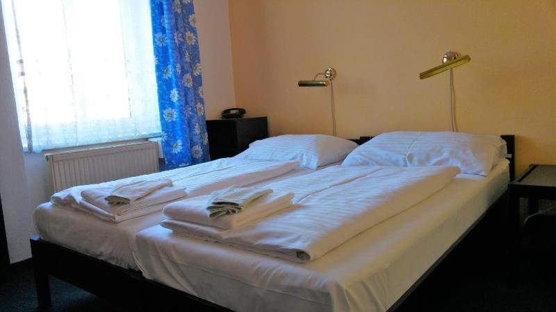 Double or Twin Room image 3