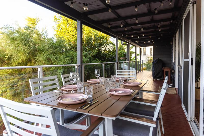 Moffat Beach Retreat Dog-friendly & Ocean Views - image 15