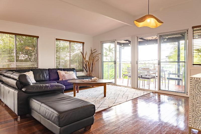 Moffat Beach Retreat Dog-friendly & Ocean Views - image 10