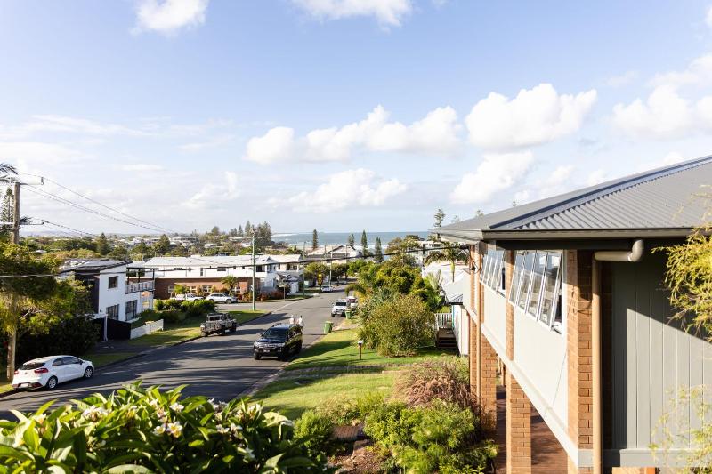 Moffat Beach Retreat Dog-friendly & Ocean Views - image 5