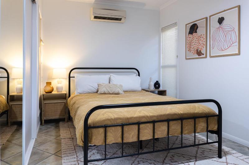 Moffat Beach Retreat Dog-friendly & Ocean Views - image 6