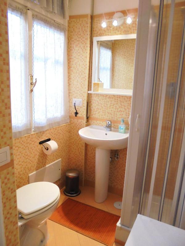 Double or Twin Room with Private Bathroom image 3