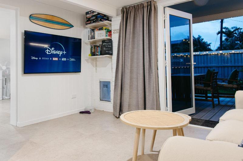 Moffat Beach Coastal Contemporary Unit B - image 23