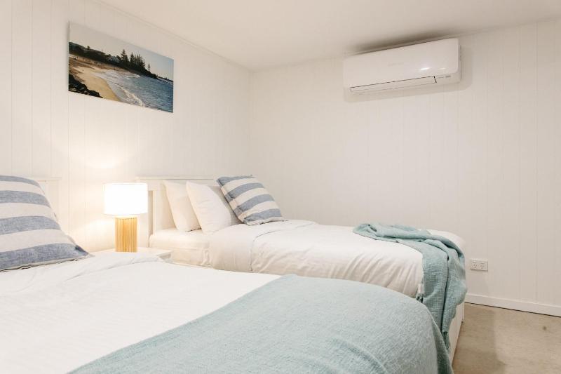 Moffat Beach Coastal Contemporary Unit B - image 27