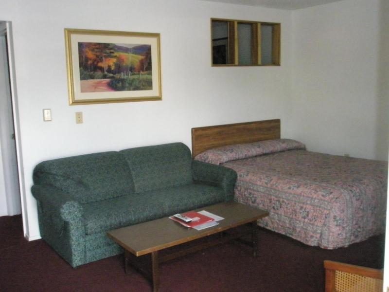 Deluxe Family Suite image 3