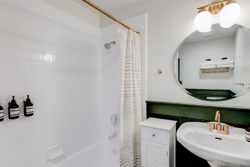 Deluxe King Suite image 2