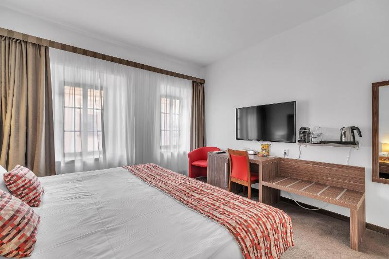 Double Room image 3
