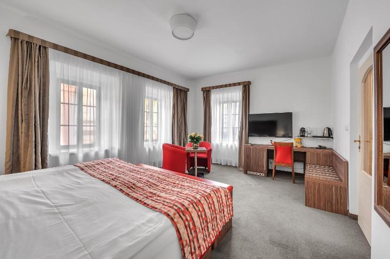 Double Room image 3