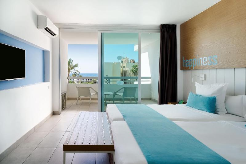 Deluxe Double Room with Sea View image 1