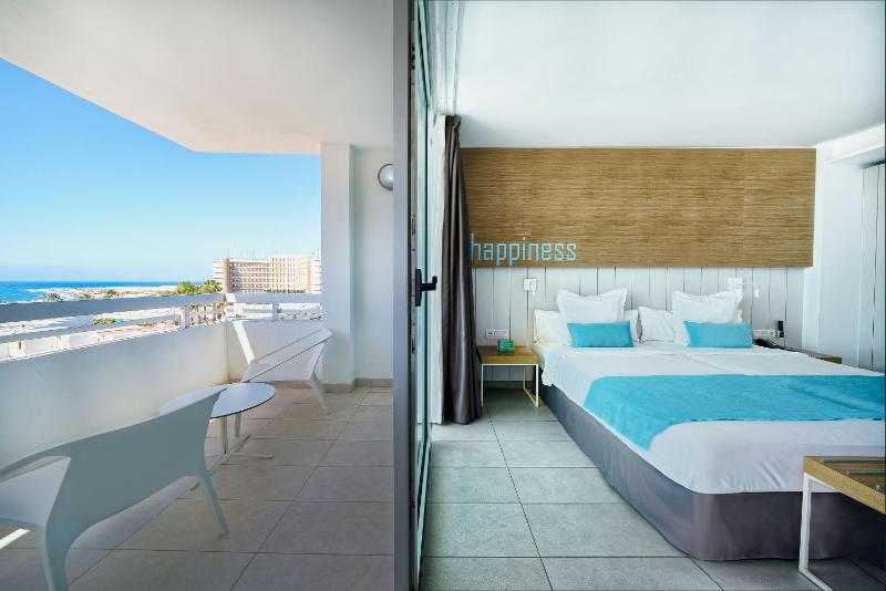 Deluxe Double Room with Sea View image 3