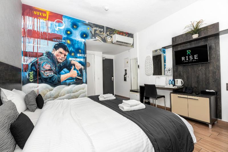 Deluxe Double or Twin Room image 2