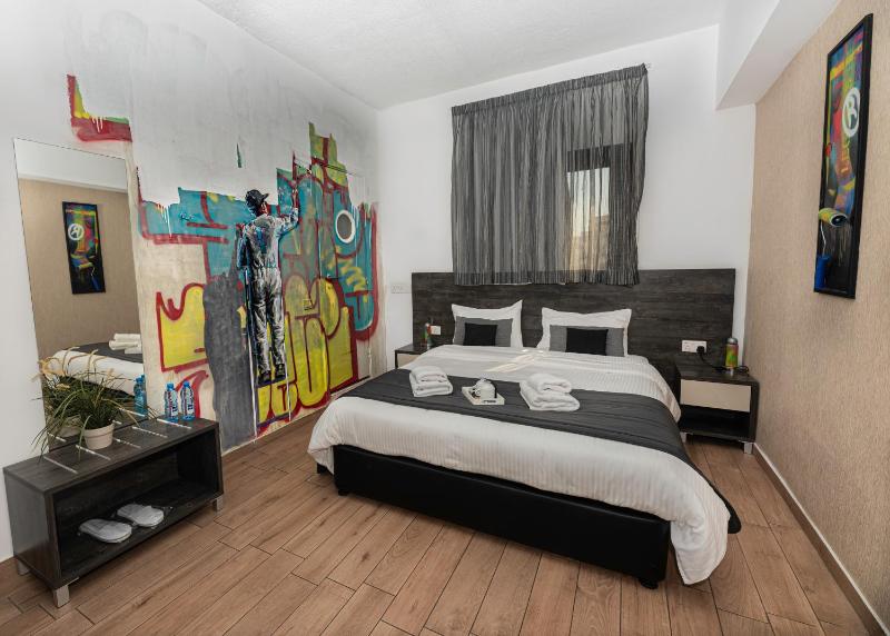 Standard Double or Twin Room image 3