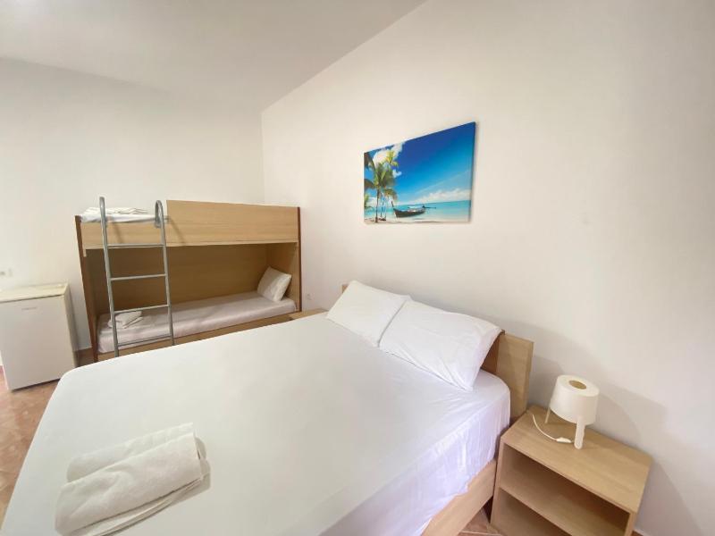 Quadruple Room image 4