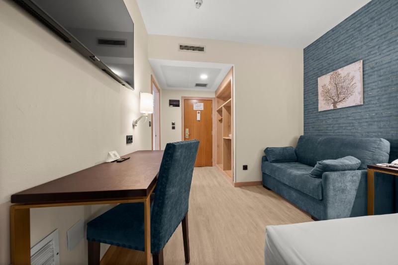 Standard Double Room with Extra Bed image 3