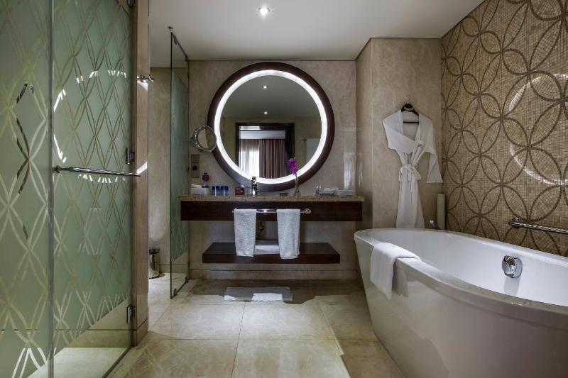 Junior King Suite image 3
