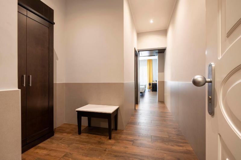 Deluxe Quadruple Room image 2