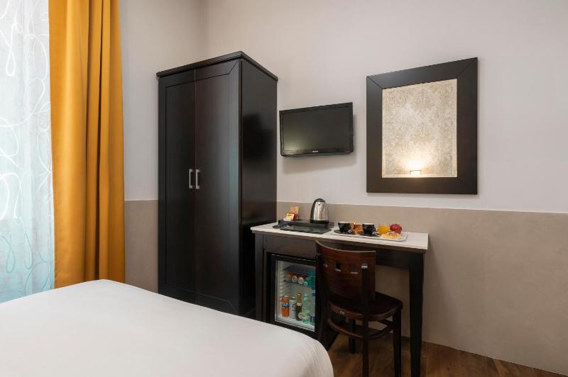 Economy Double Room image 4