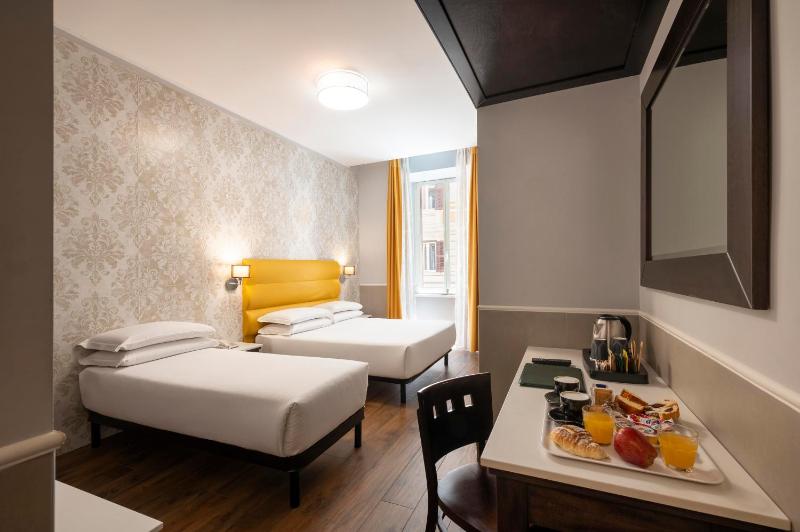 Standard Triple Room image 4