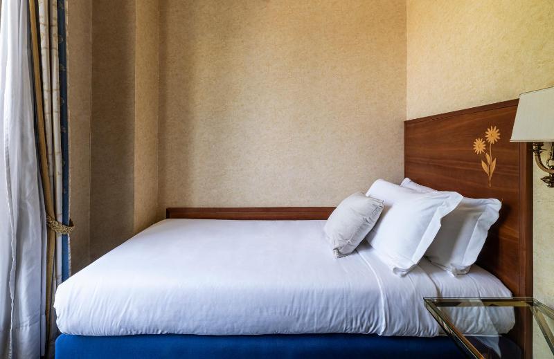 Small Single Room image 3