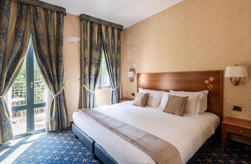 King Room with Balcony image 1