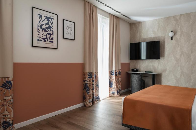 Deluxe Family Room image 2